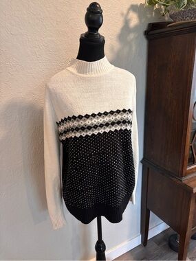 TanJay Black and Cream Patterned Knit Sweater